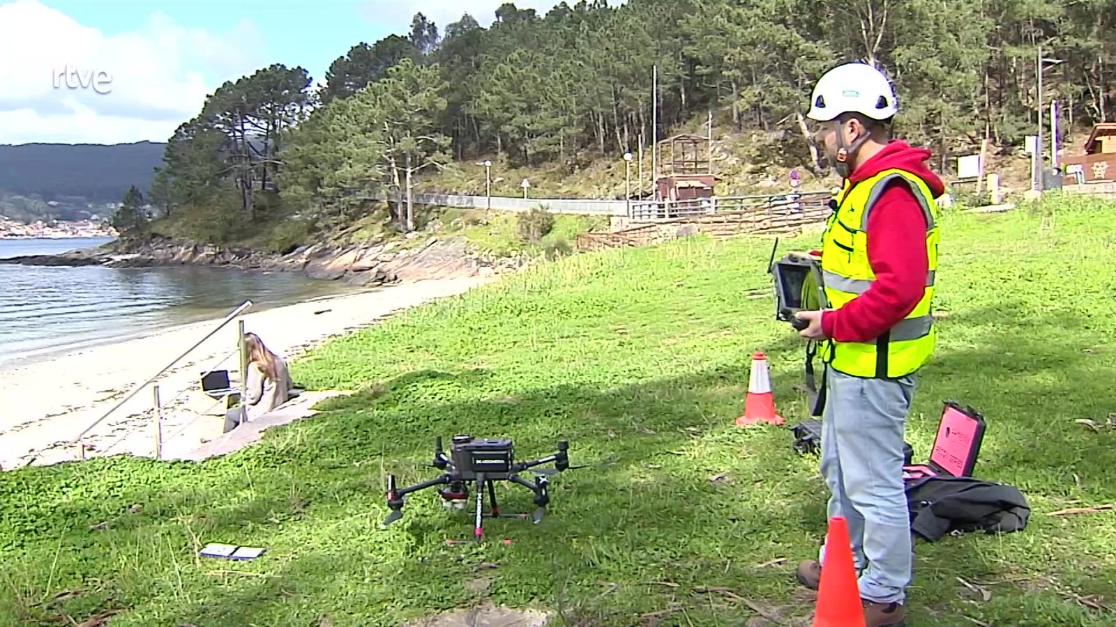 A vista de dron - Aquí hay trabajo | Ver