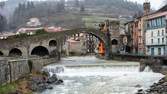 Telediario 1 - El temporal deja un desaparecido en Málaga y pone en alerta el cauce de los ríos
