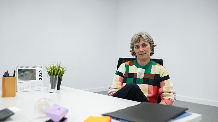 Página Dos - Sara Mesa retrata el absurdo de la burocracia en 'Oposición'