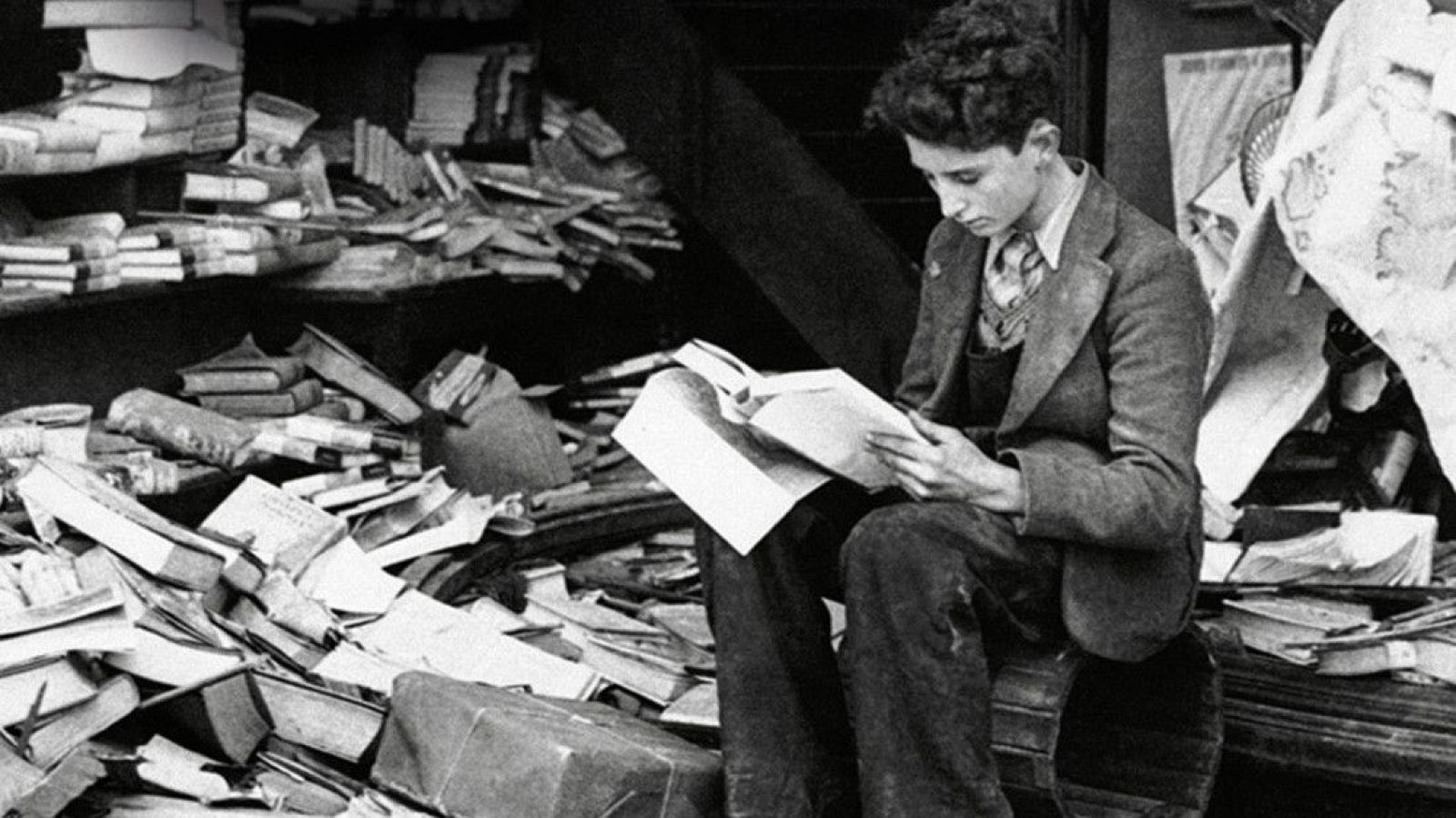 'Venimos del fuego', la resistencia de las librerías en la dictadura - Telediario 2 | Ver