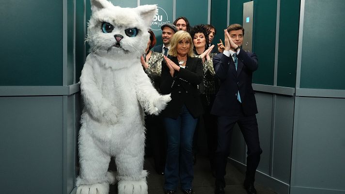 Late Xou con Marc Giró - En el ascensor con Julia Otero