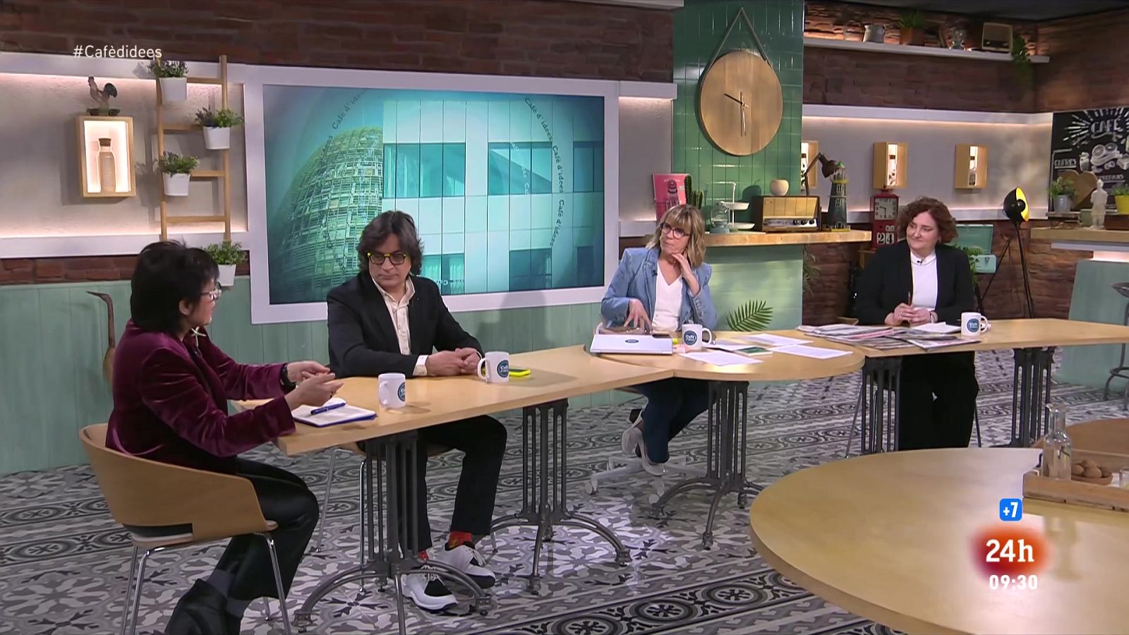 Gemma Nierga entrevista el president del CES. El periodista ens acosta la secció. I parlem amb Marçal Girbau, autor de 'El vol de la Cristina'