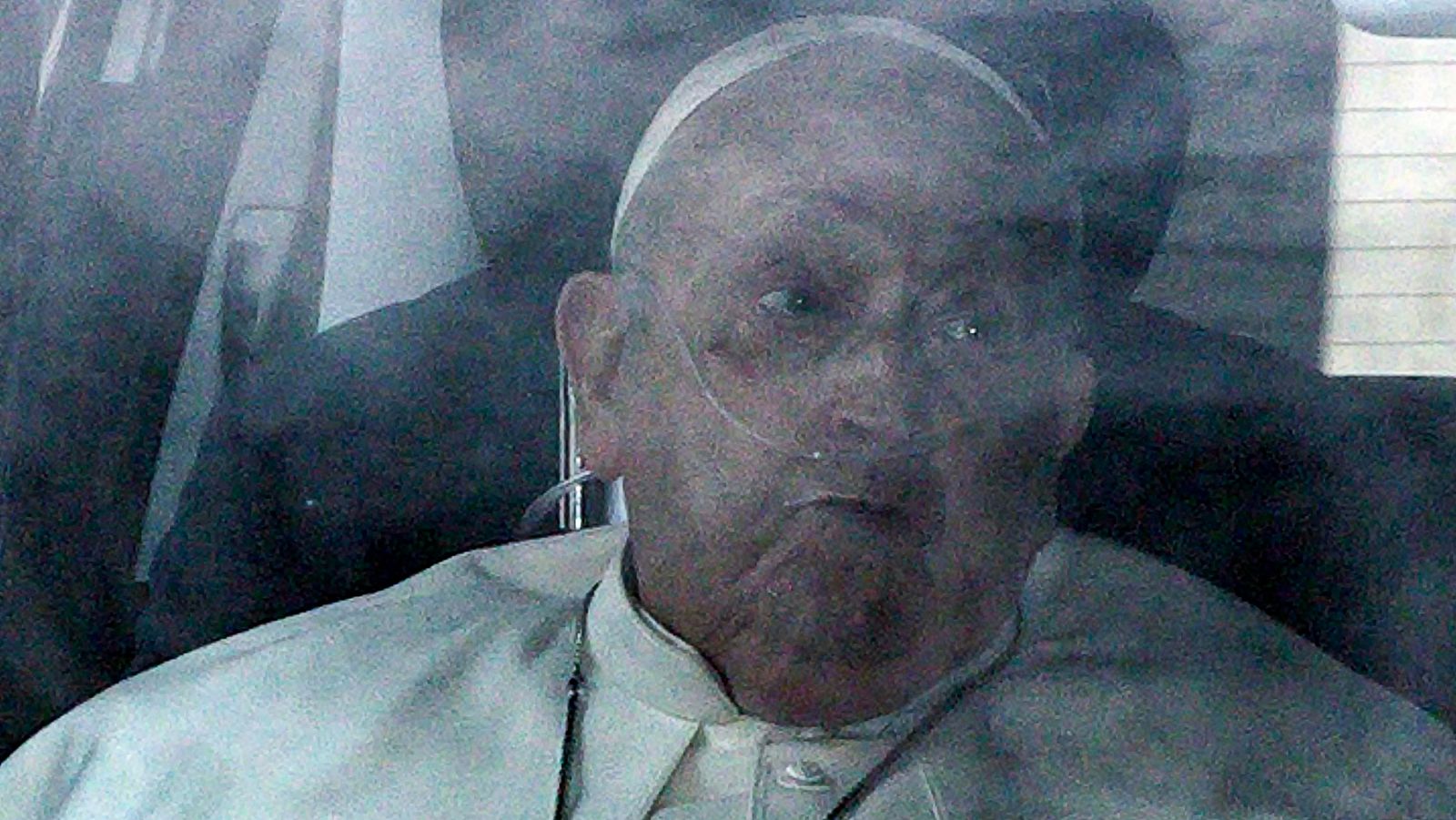 El papa recibe el alta hospitarlia después de 38 días ingresado