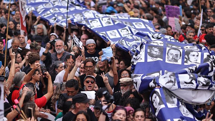 Telediario 2 - Argentina sale a la calle en recuerdo de las víctimas del régimen militar de Videla