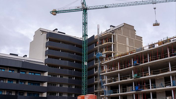 Telediario 2 - Más de la mitad de las personas que se hipotecan lo hacen para comprar una casa como forma de inversión