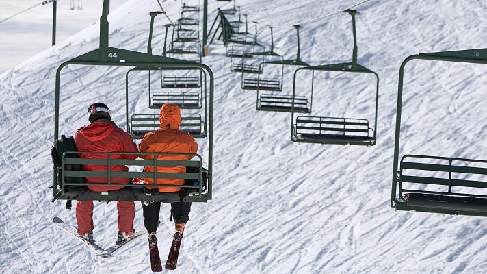 Telediario 1 - Realizan un ensayo de emergencia en un telesilla en León