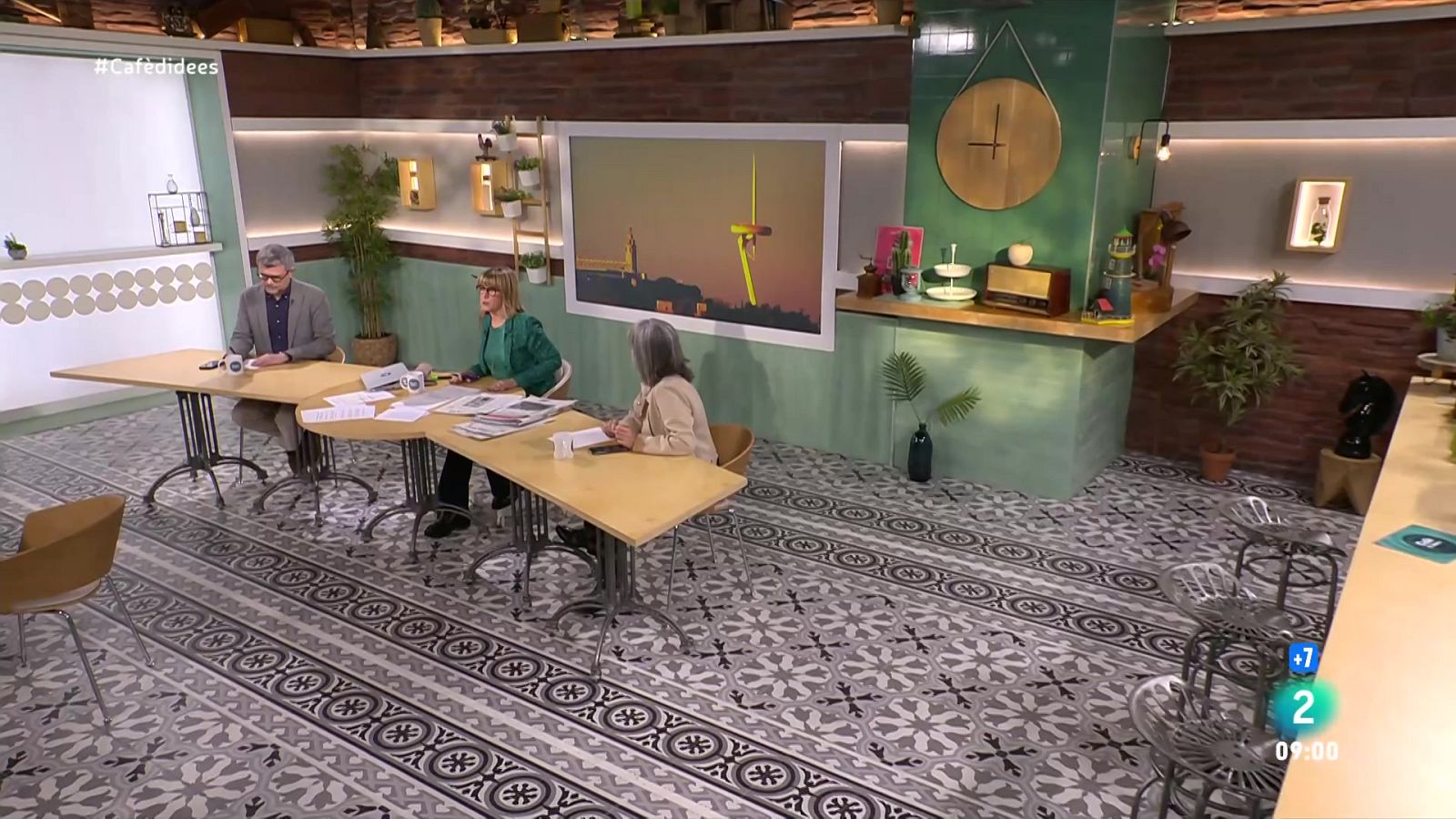 Gemma Nierga entrevista l'activista. Parlem amb el fotoperiodista. I Susanna Garachana, Gemma Deusedas i David Olivares presenten obra