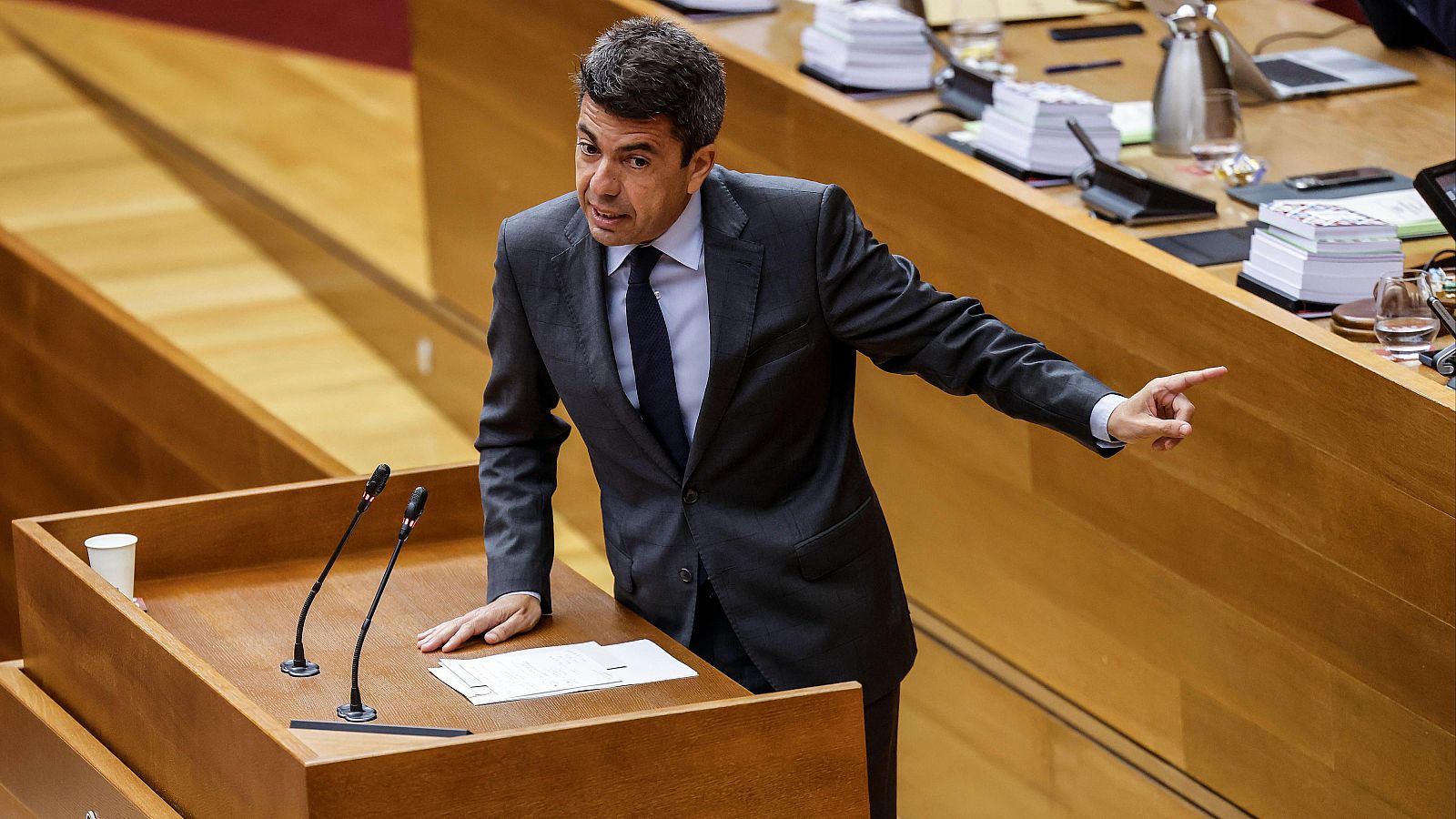 PSOE y Compromís exigen la dimisión de Mazón y le acusan de falta de "humanidad"
