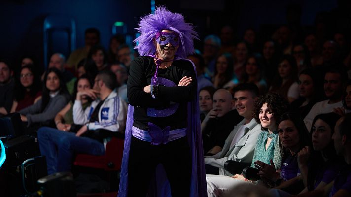 La Revuelta - Una abuela traicionera y un superhéroe benéfico