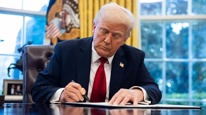 Trump anuncia aranceles del 25% a los automóviles fabricados fuera de EE.UU.