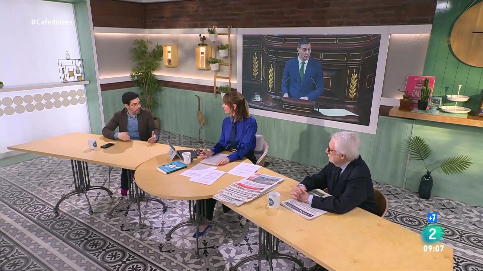 Lorena Amo entrevista el síndic de Compromís. L'actor presenta la pel·lícula 'Tierra de nadie'. I parlem amb la física atmosfèrica Carme Llasat