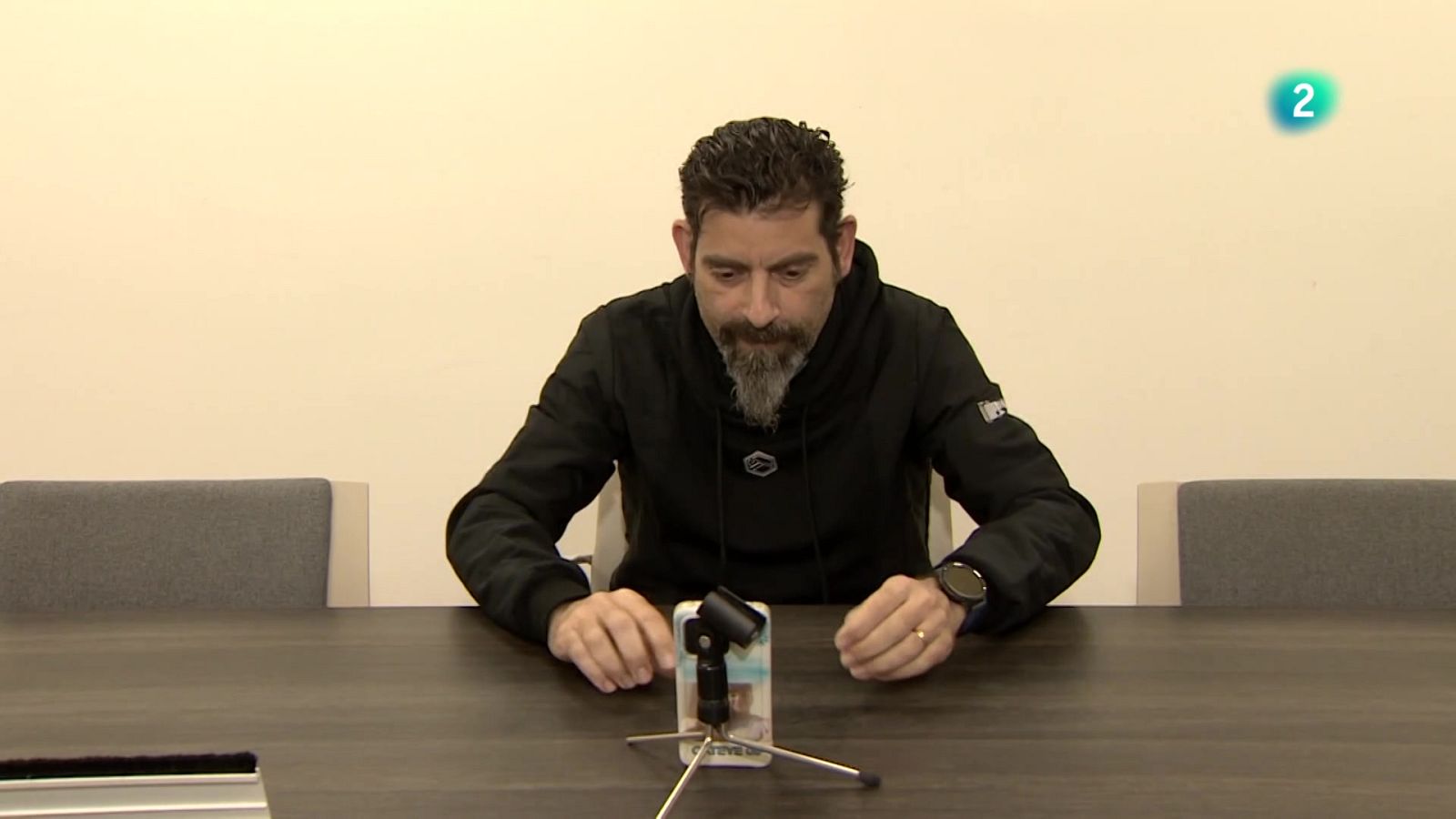 Renfe atiende al viajero sordo en lengua de signos - En lengua de signos | Ver