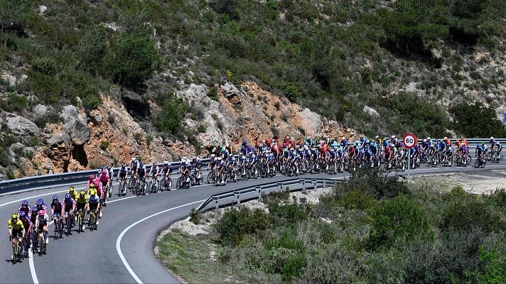 El mundo en 24 horas - La Volta suspende el final de su etapa reina en Queralt por las fuertes rachas de viento