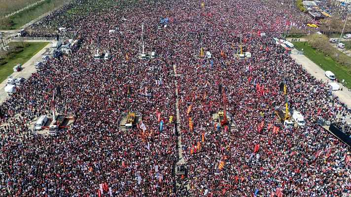 Telediario Fin de Semana - Nueva manifestación masiva en Estambul diez días después de la detención de su alcalde