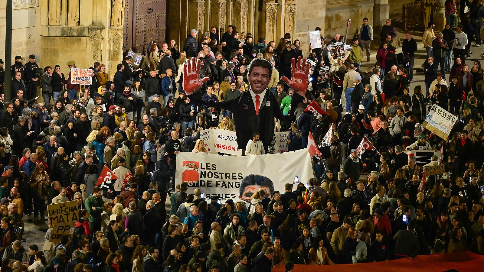 Miles de valencianos salen a la calle por sexta vez tras la dana | Ver