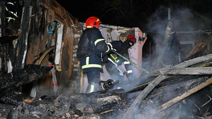 Rusia mata a dos personas al atacar un hospital militar en Járkov | Ver