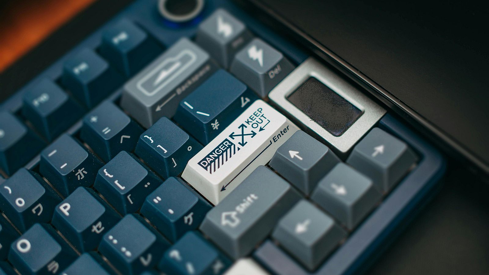 Laura Cuesta. Prevenir los riesgos del entorno digital | Ver