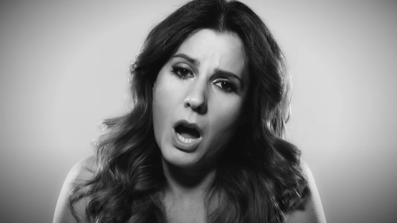 Diana Navarro celebra sus 20 años en la música en el Teatro Real | Ver