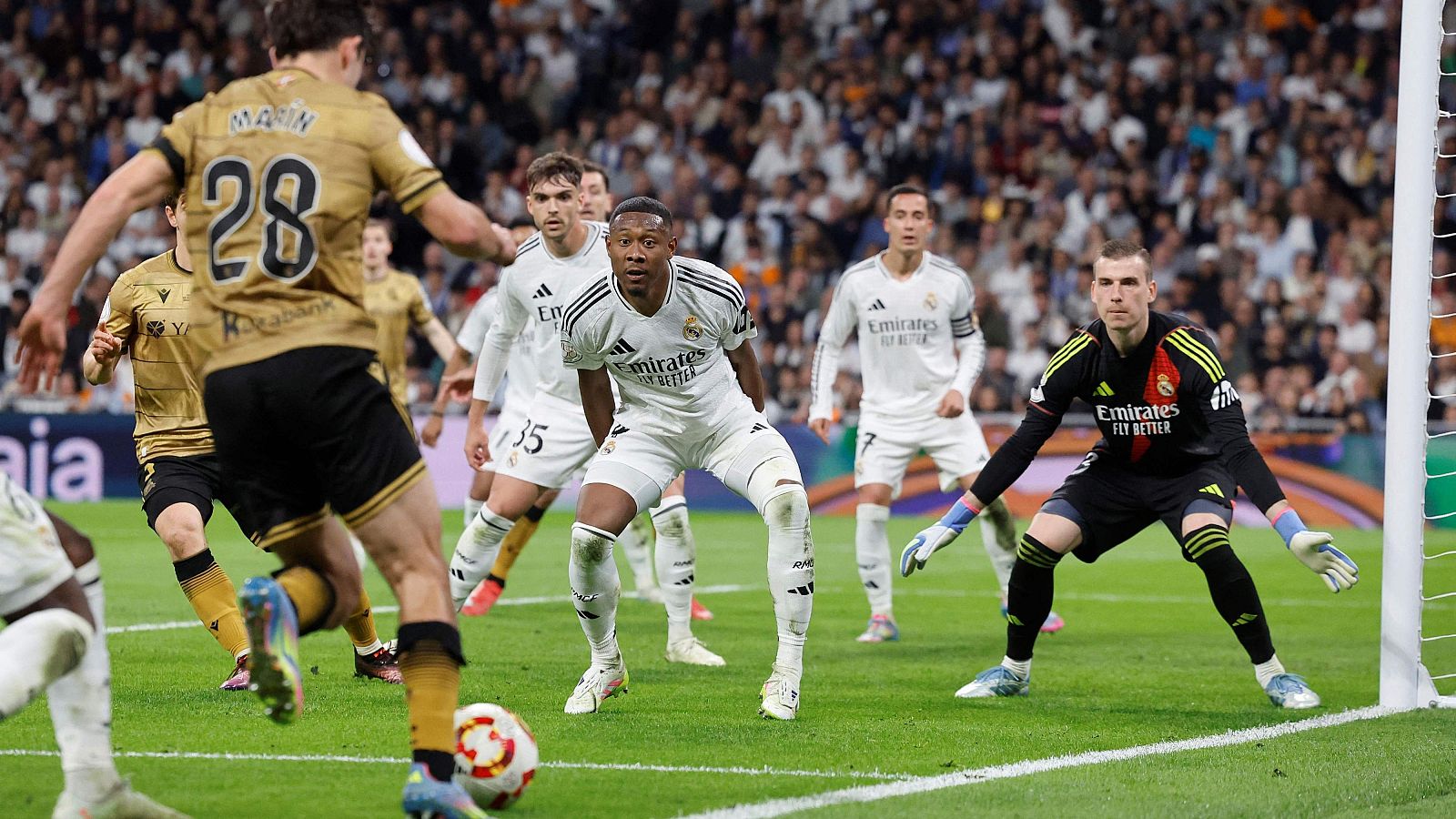 Un gol en propia puerta del Real Madrid iguala la eliminatoria - Copa del Rey | Ver