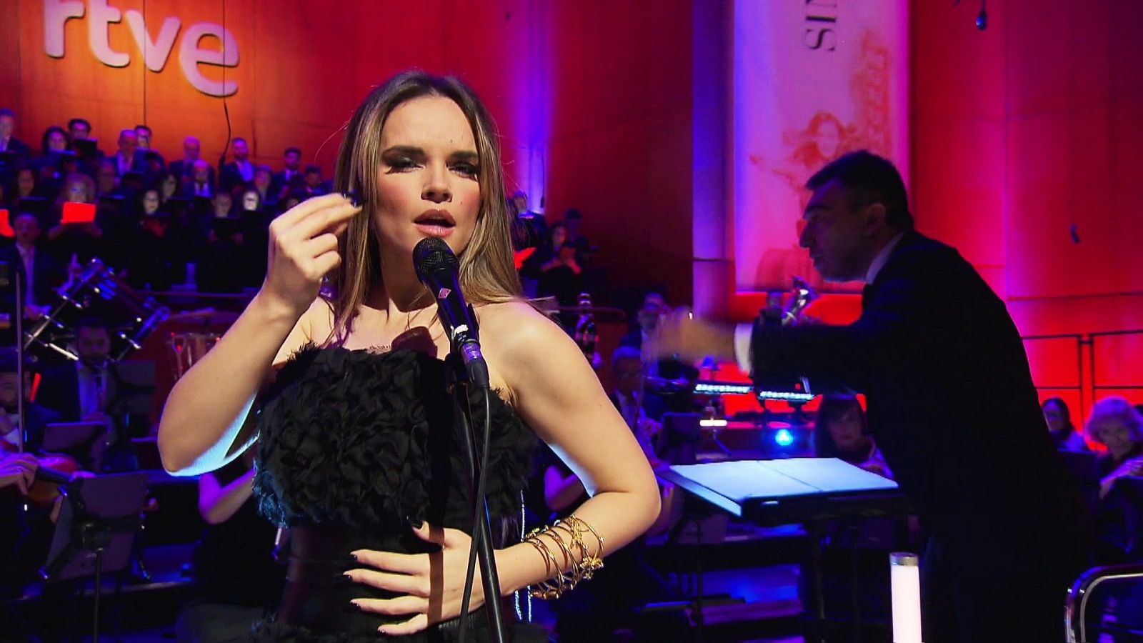 Melody y la Orquesta y Coro de RTVE interpretan la versión sinfónica de "ESA DIVA"