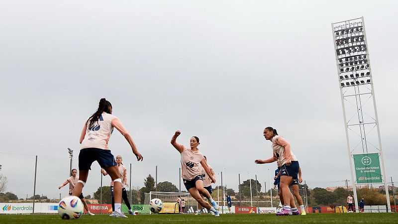 Nations League | Irene Paredes vuelve a entrenar con normalidad | Ver