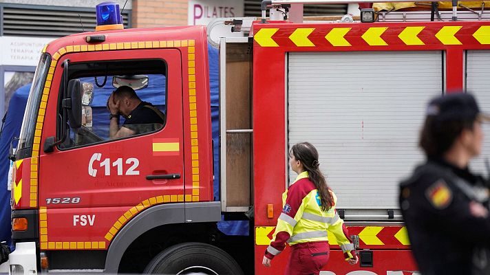Telediario 2 - Mueren dos bomberos en un incendio en Alcorcón, que deja 15 heridos, uno en estado crítico