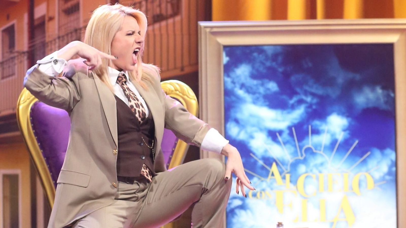 Esta semana nos acompañan la ganadora de un Goya, Carolina Yuste, y el experto en urbanismo Erik Harley. Y se estrena como colaboradora Ana Morgade.