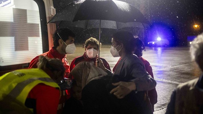 Informativo 24h - Aterrizan en la Base Aérea de Zaragoza los 13 menores con cáncer evacuados de Gaza