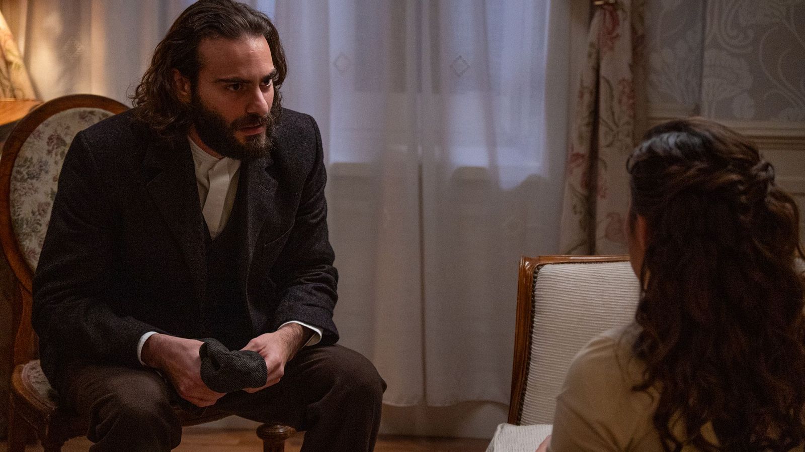 La bonita declaración de Adriano a Catalina y su respuesta - La promesa | Ver