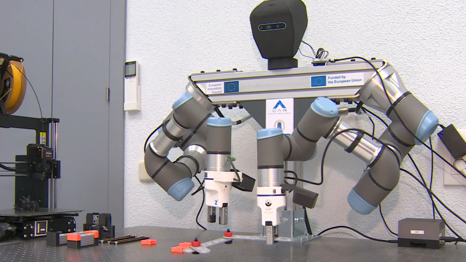 'Robots sapiens' capaces de inventar sus propias herramientas | Ver