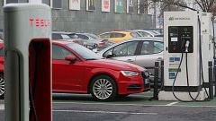 Los expertos señalan que los coches eléctricos no son menos seguros frente a los de combustión