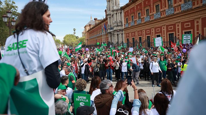 Miles de personas marchan en Sevilla en defensa de la sanidad pública