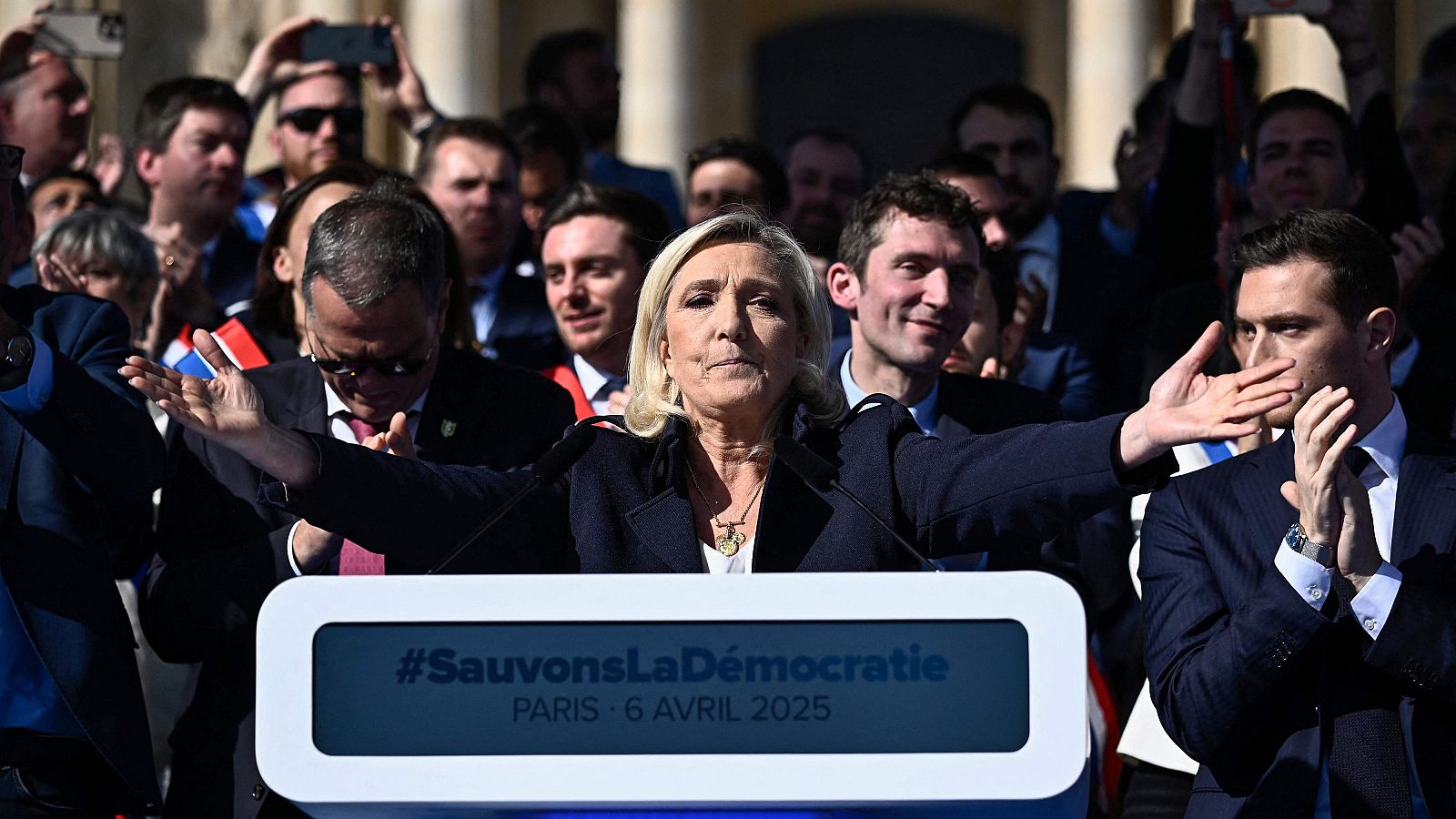 Marine Le Pen: "Ha sido una decisión política"