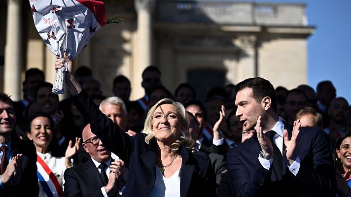 Le Pen asegura que no va a "bajar los brazos" pese a su inhabilitación