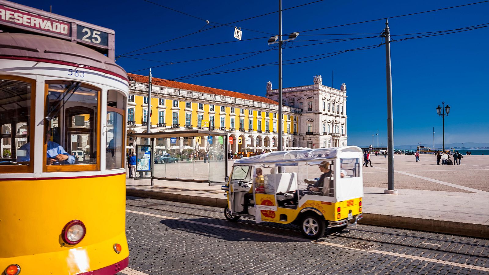 Lisboa limita los tuktuks | Ver