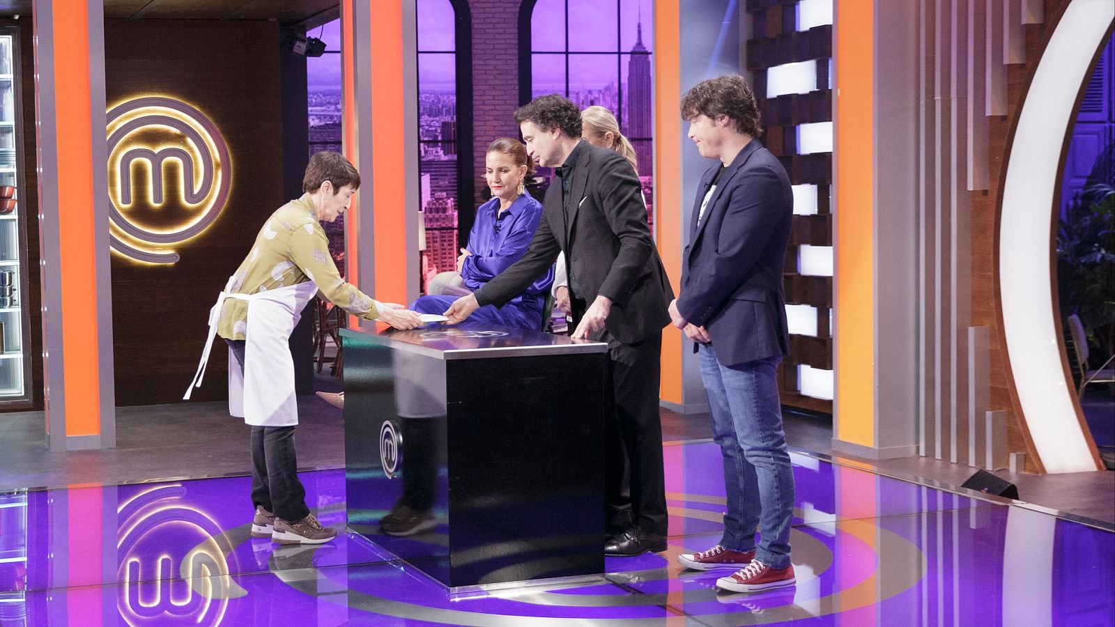 El "juego de las esposas" de Ana María y su marido - MasterChef | Ver