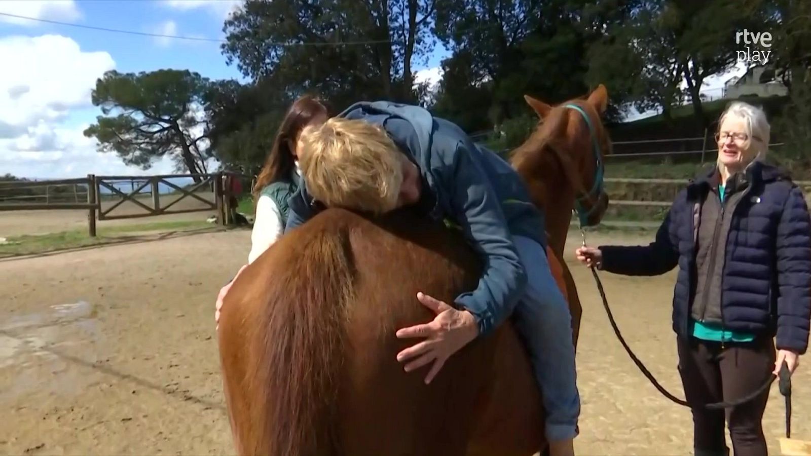 Equinoteràpia, fer teràpia amb cavalls | L'altaveu - L'altaveu | Veure