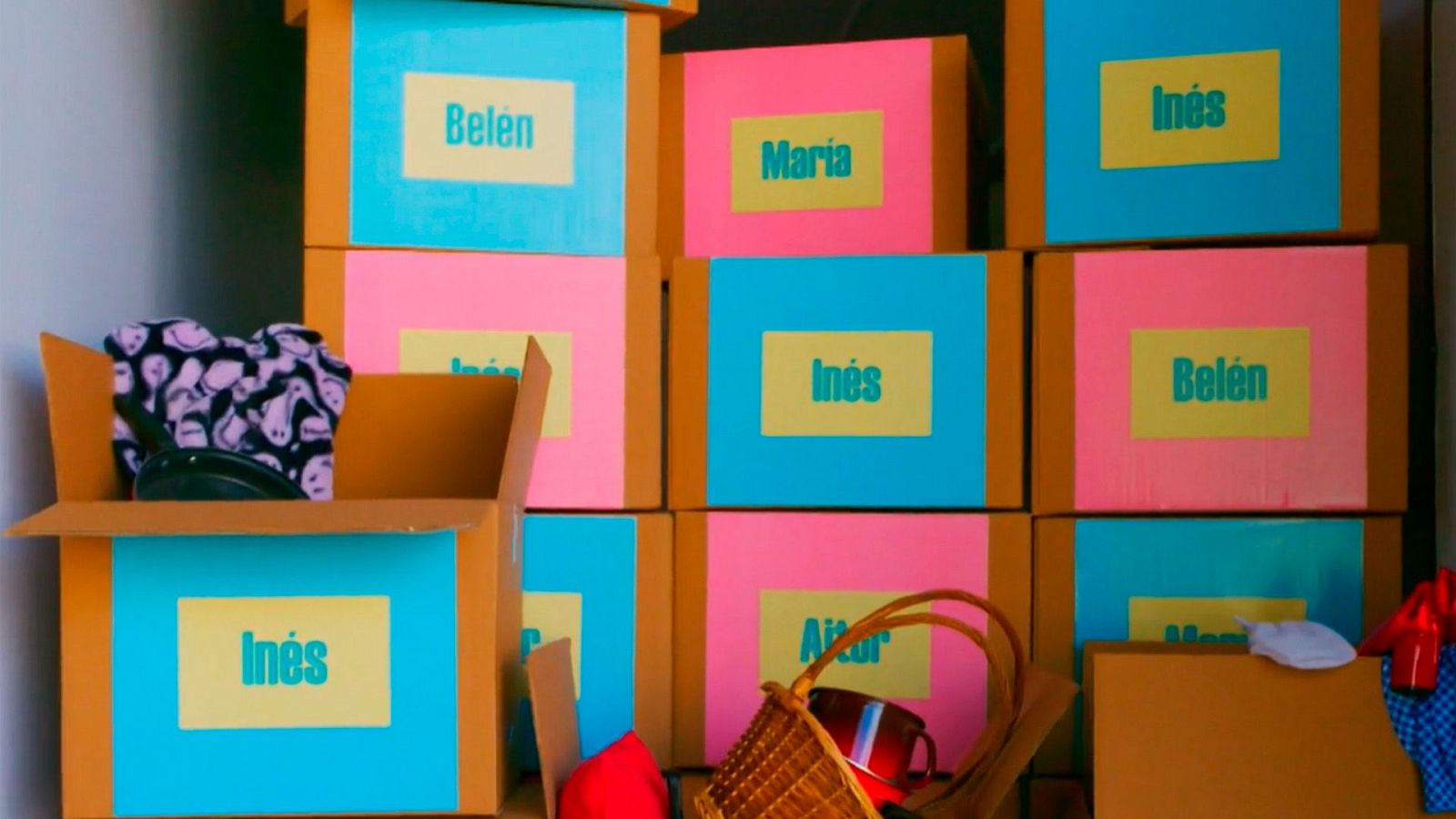 Llegan las cajas de la Mudanza Oz, muy pronto 'La familia de la tele'