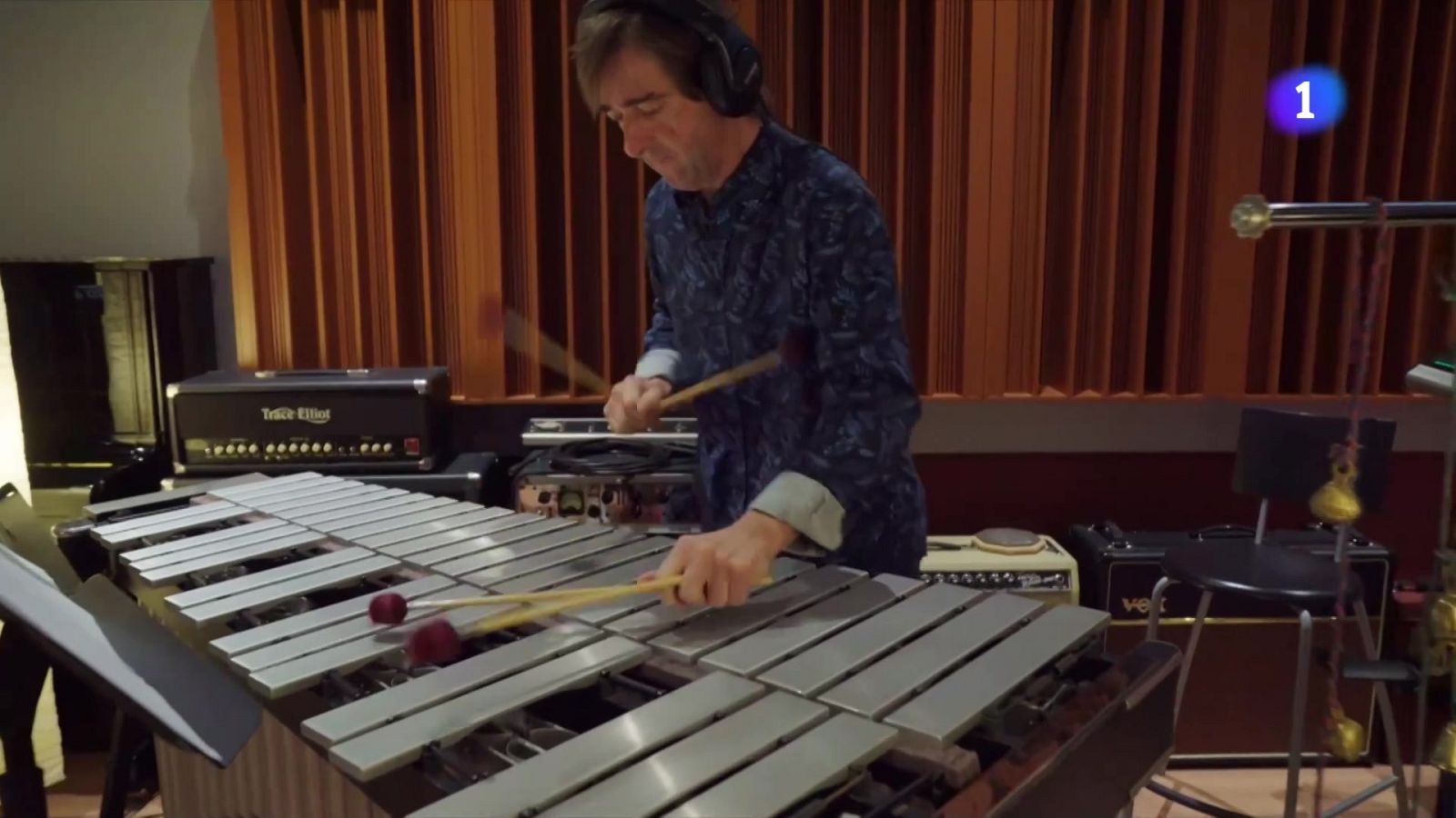 El bateria i percussionista Marc Miralta crea un nou so per al flamenc - L'Informatiu | Veure