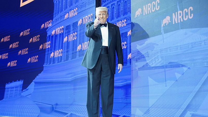 Aranceles: Trump asegura que el resto de países le "besan el culo" - La hora de La 1 | Ver