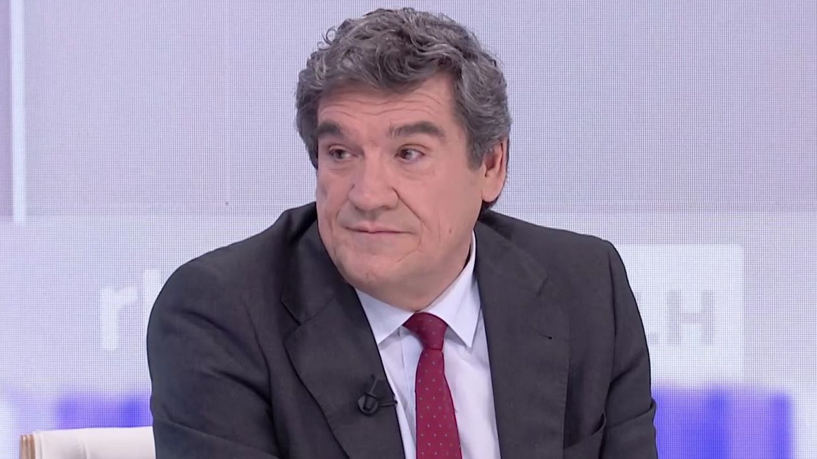 Escrivá ve "gran incertidumbre" por los aranceles de Trump: "Tendremos que revisar a la baja las previsiones"