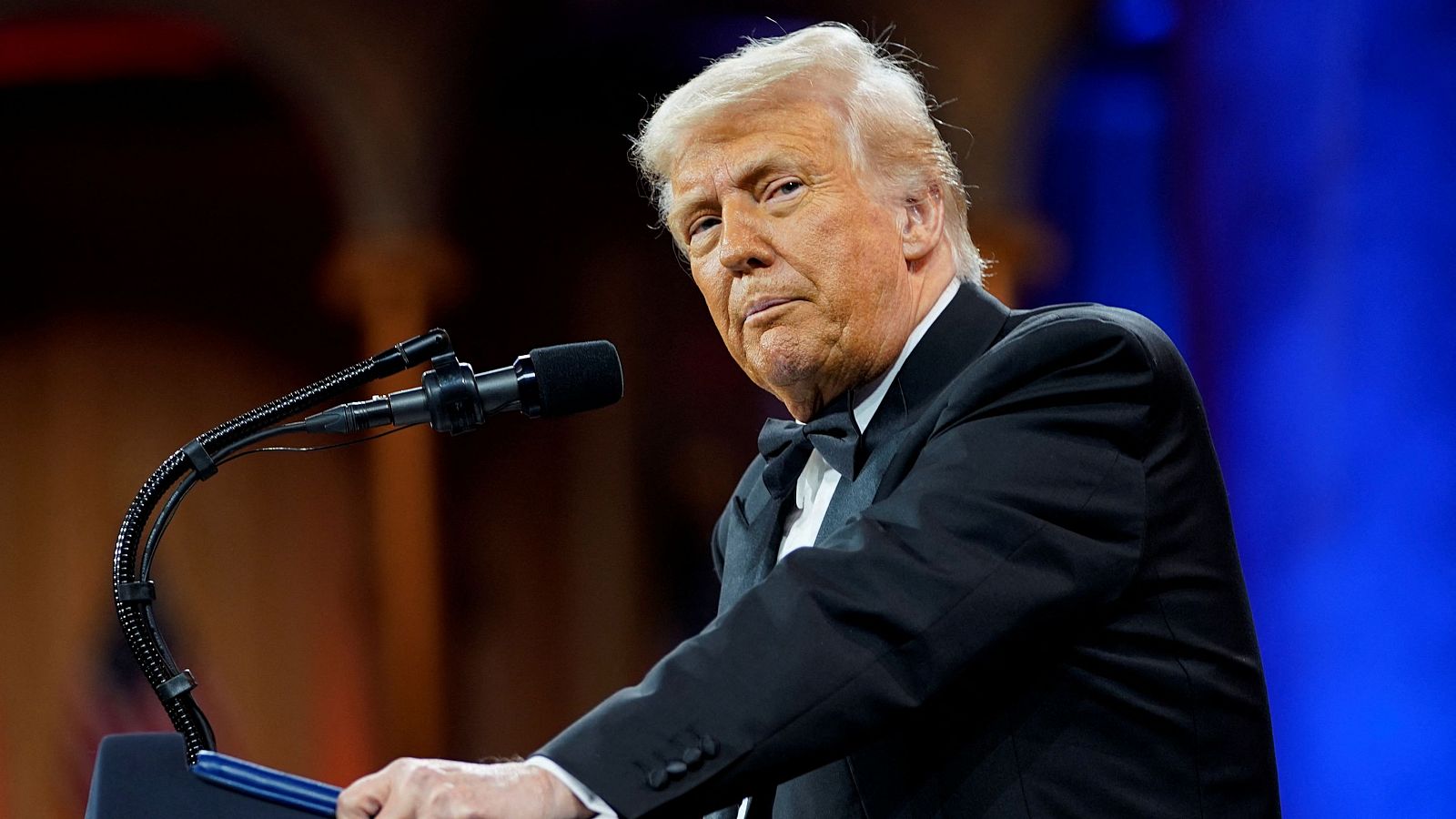 Trump presume de su guerra comercial contra el mundo: "Nos están llamando besándome el culo"
