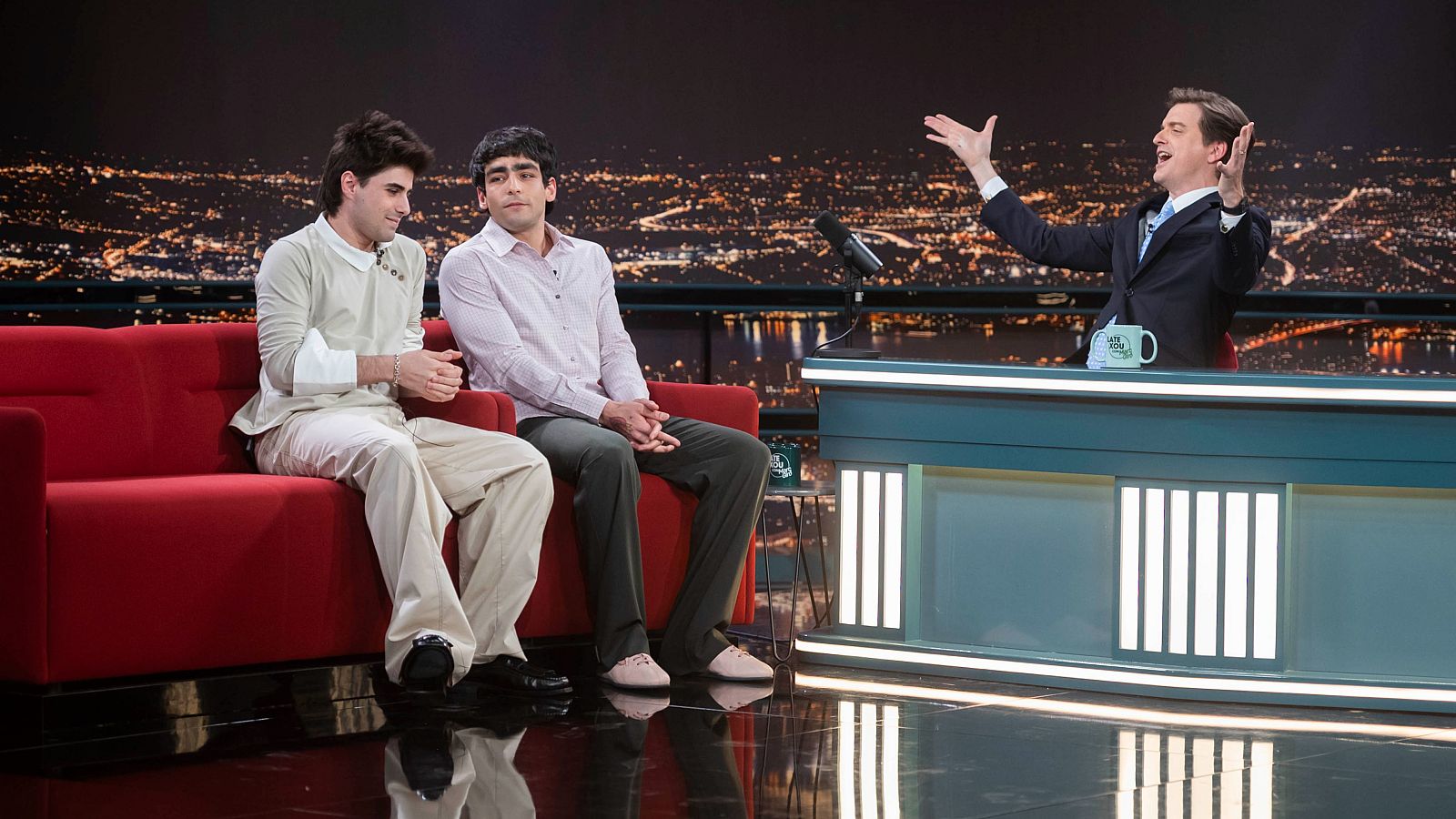 Omar Ayuso y Martin Urrutia nos presentan 'Mariliendre' - VER AHORA - Late Xou con Marc Giró | Ver