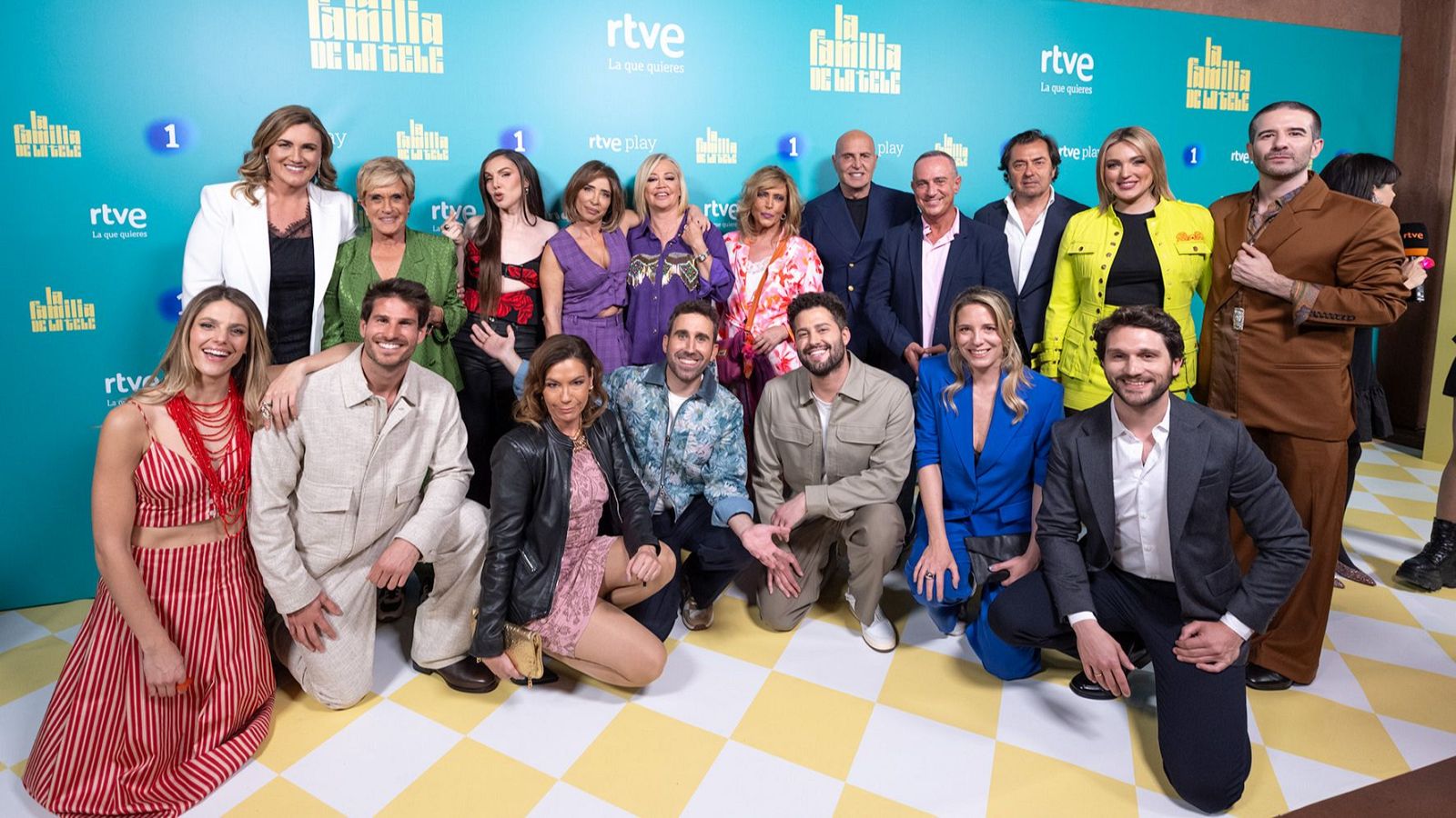 Presentación de 'La familia de la tele' en el Teatro Eslava | Ver
