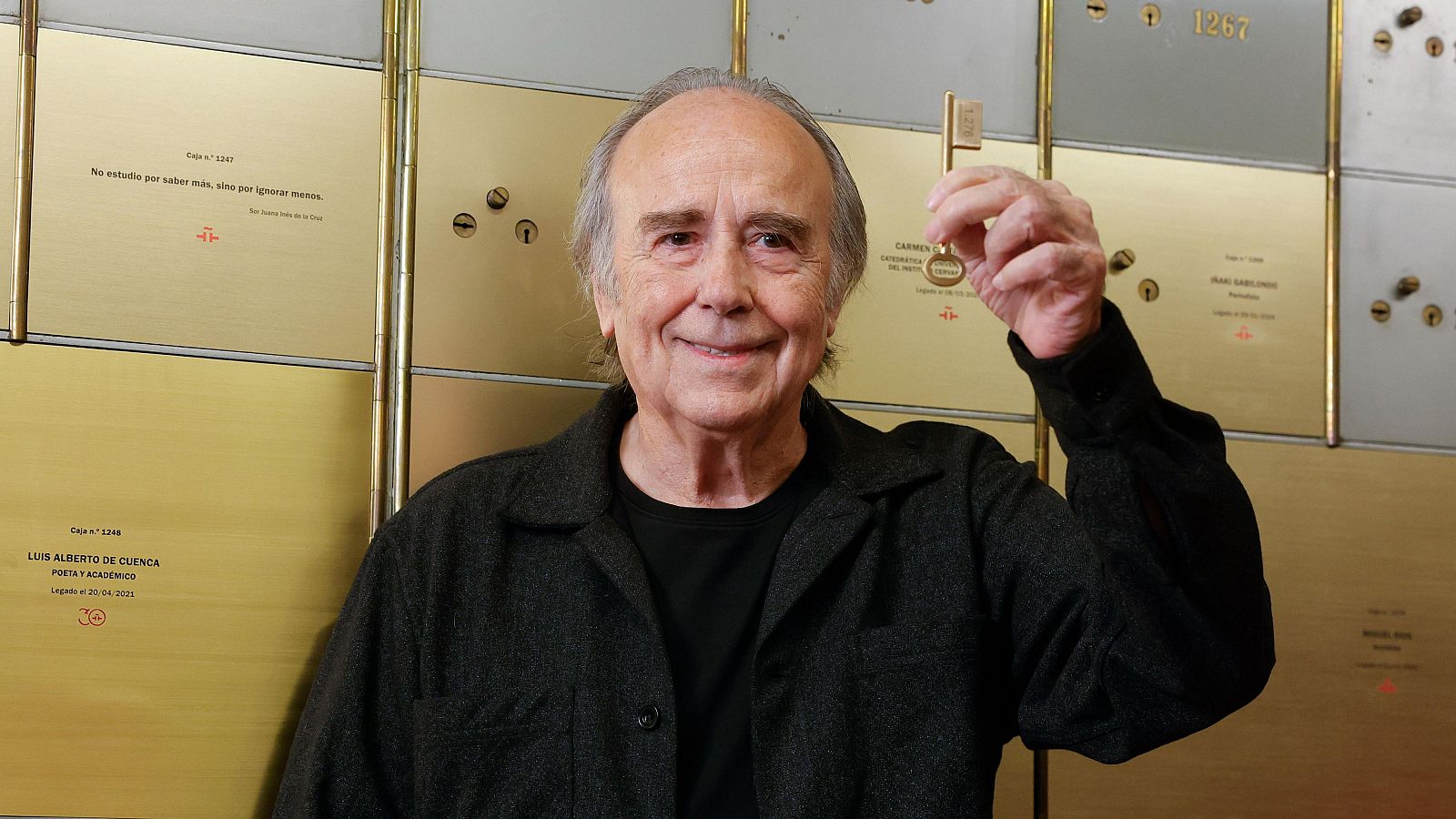 Joan Manuel Serrat entrega su legado a la Caja de las Letras