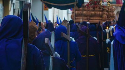 Cofradas de Sevilla ponen lmite de participacin en las procesiones | Ver