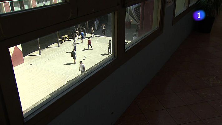 L'Informatiu - Clam contra el tancament de grups a les escoles públiques a infantil i a l'ESO