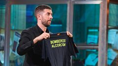 La Revuelta | Broncano homenajea a los bomberos de Alcorón