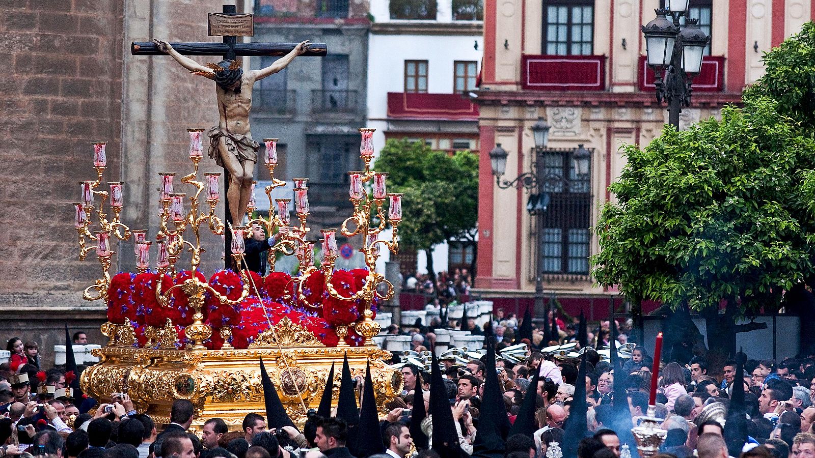 Las cofradías se organizan ante el exceso y la falta de costaleros antes de Semana Santa