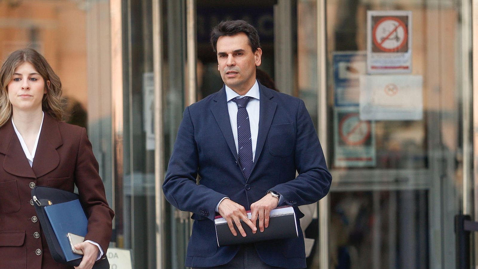 González Amador revela que pagó 5.000 euros al mes por el alquiler de un ático - Telediario 2 | Ver